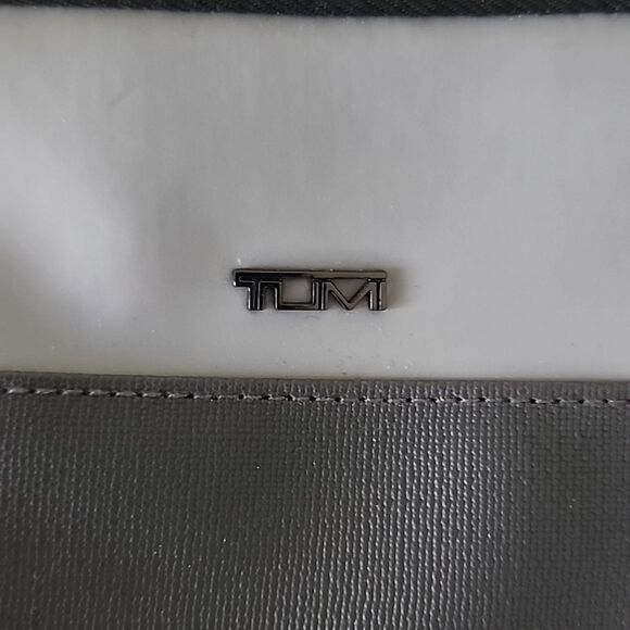 Tumi for Delta Cosmetic Vanity Toiletries Case Toiletry bag - Picture 2 of 5